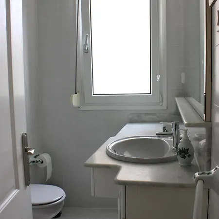 Casa Philippe With Terrace, Swimming Pool, Garage מוגרו